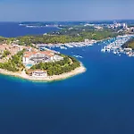 بيت للعطل Amazing Home In Galizana Galižana