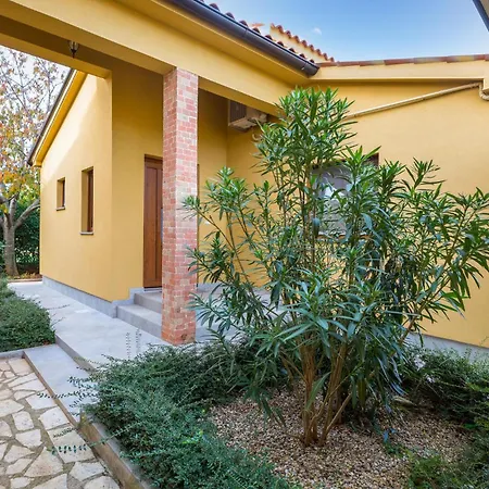 Holiday home Gorgeous In With Wifi Galizana