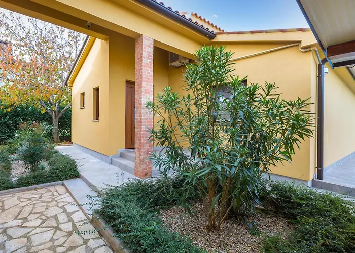 Holiday home Gorgeous In With Wifi Galizana